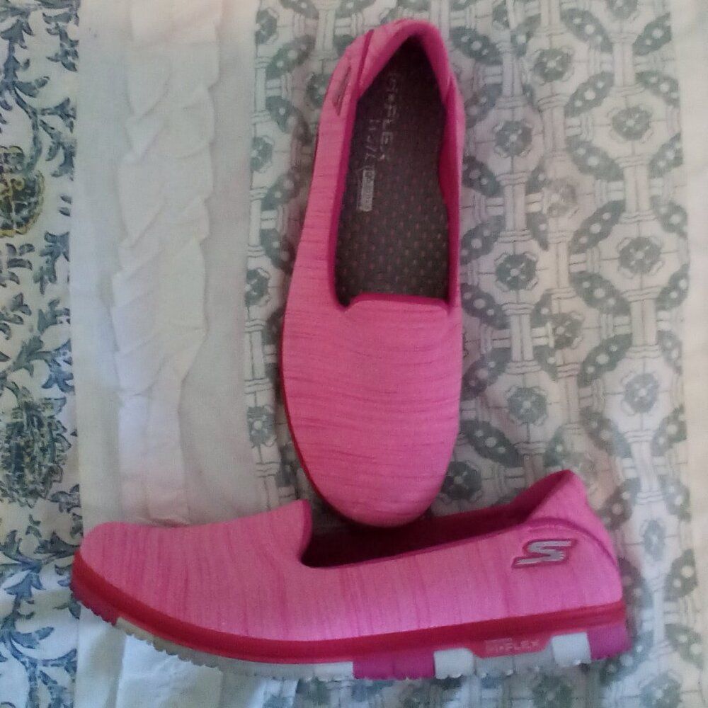 SKECHERS SIZE 8.5 GOFLEX WALK GOGA MAT HOT PINK COMFY FLEX SLIP-ON FOAMY INSOLE